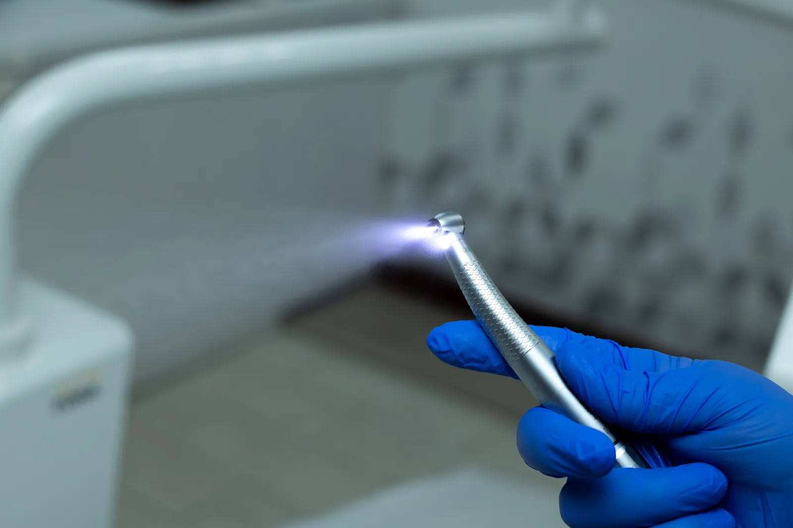 High-speed dental handpiece in clinical use
